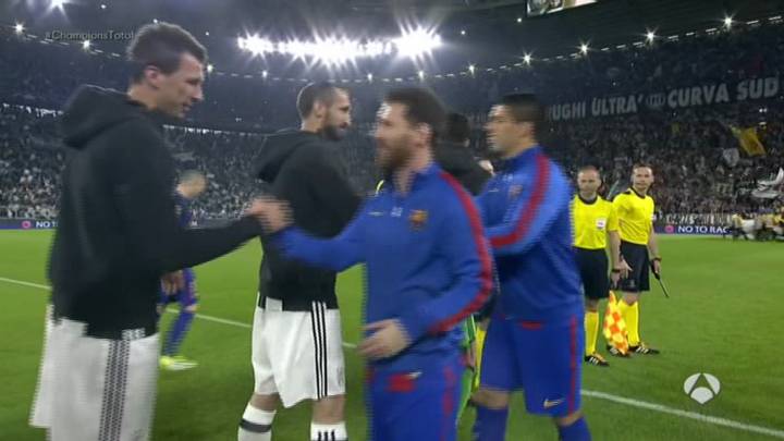 Luis Suárez y Chiellini se vieron tras el mordisco: se saludaron