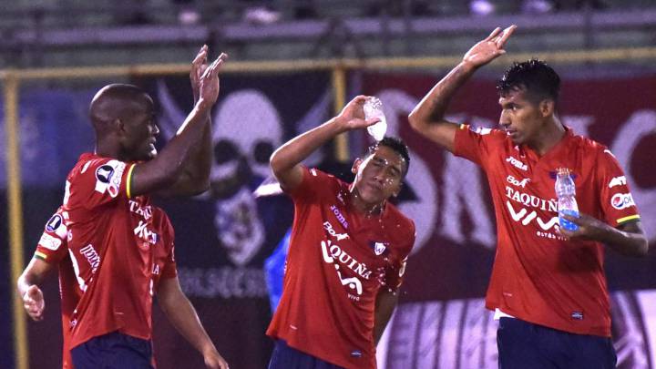 Luis Carlos Cabezas celebra el gol de la victoria ante Atlético Tucumán