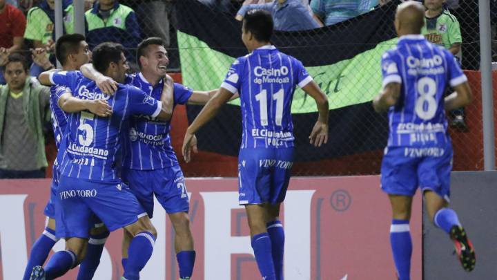 Godoy aprovecha los regalos y acaba con la racha de Libertad