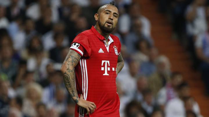 Bayern Munich's Arturo Vidal reacts.