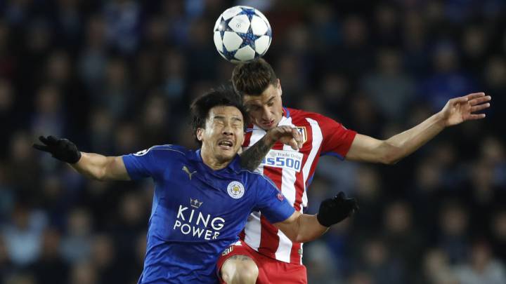 Giménez, en acción ante Shinji Okazaki.
