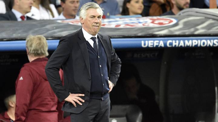 Bayern Munich's Italian head coach Carlo Ancelotti stands on the sideline during the UEFA Champions League quarter-final second leg football match Real Madrid vs FC Bayern Munich at the Santiago Bernabeu stadium in Madrid in Madrid on April 18, 2017.