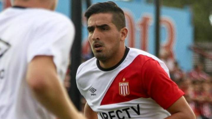 Lucas Viatri durante un entrenamiento con Estudiantes.