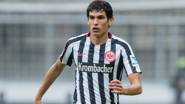 Jesus Vallejo of Frankfurt controls the ball during the Bundesliga match between Eintracht Frankfurt and Bayern Muenchen at Commerzbank-Arena on October 15, 2016 in Frankfurt am Main, Germany.