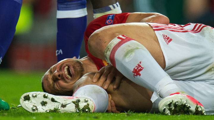 Zlatan Ibrahimovic será operado en Estados Unidos de la rodilla derecha.