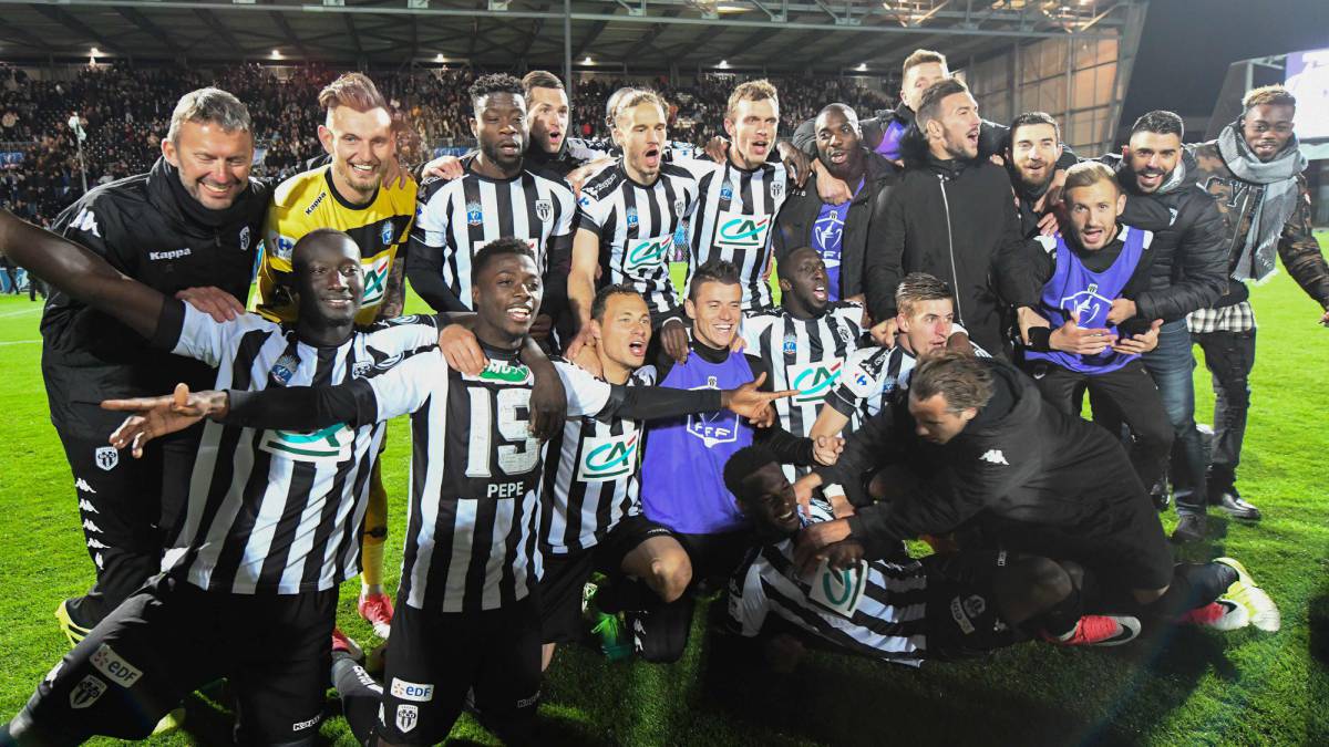 Los jugadores del Angers celebran el pase a la final de Copa de Francia