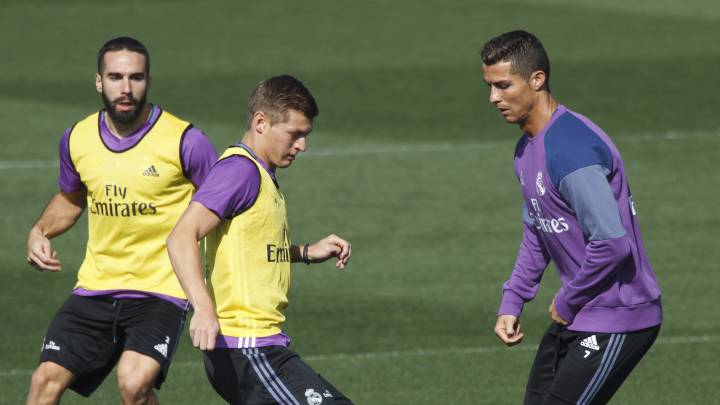 Toni Kroos y Cristiano Ronaldo en un entrenamiento del Real Madrid.