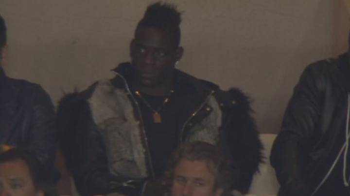 Extravagante look de Balotelli en el Mónaco-Juve: Twitter aloca