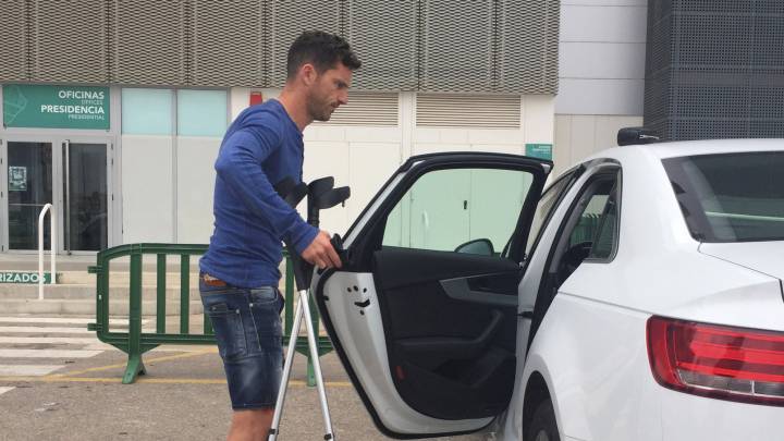 El Elche valora dar de baja a Albacar para reforzar la plantilla.