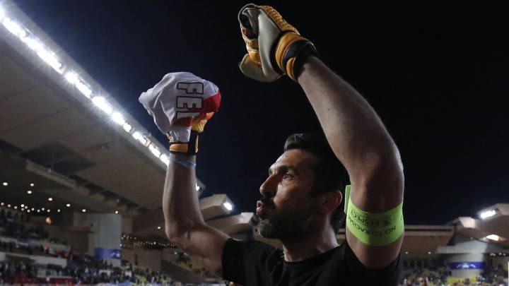 Juventus goalkeeper, Gianluigi Buffon, with the shirt of Monaco's Mbappé.