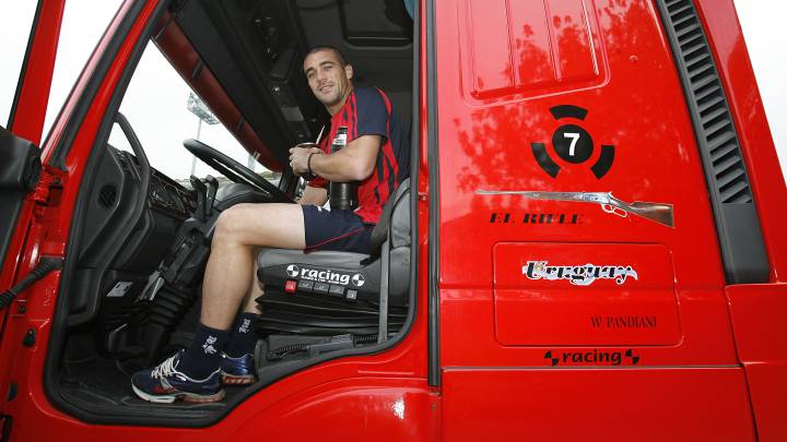 Pandiani y su camión cuando era jugador de Osasuna.