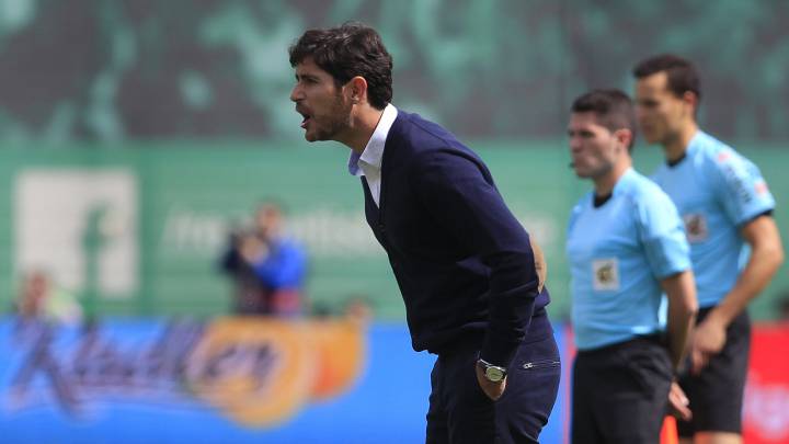 El Consejo del Betis debatirá la destitución del técnico Víctor Sánchez del Amo en las próximas horas tras la goleada en Leganés. Alexis Trujillo y Marcos Álvarez son los favoritos para sustituirle.