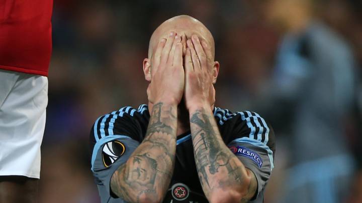 John Guidetti se lamenta en Old Trafford tras haber fallado en la última jugada con todo a favor.