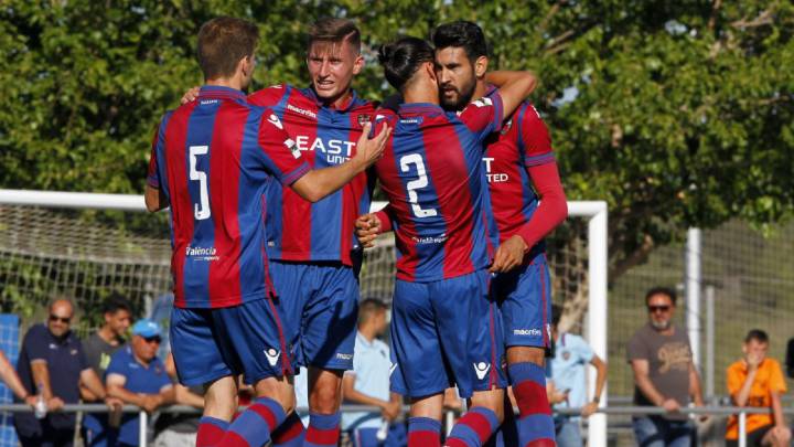 El At. Levante evita el descenso y deja al Badalona sin playoff