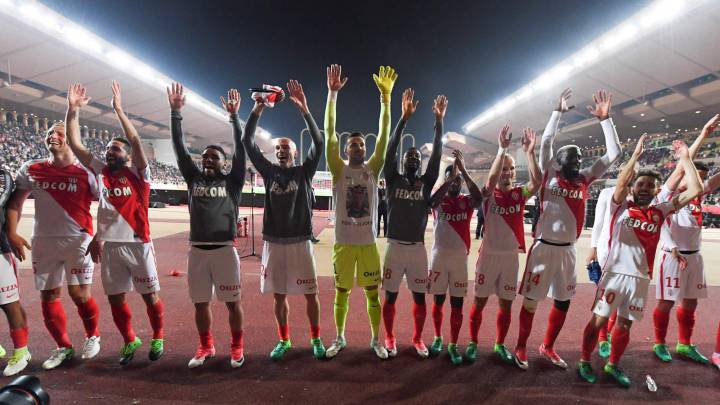 Los jugadores del Mónaco celebran la victoria ante el Lille.