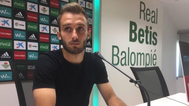 El defensa argentino del Betis Germán Pezzella valoró su ampliación hasta 2021 y la posible llegada de Setién: "En el estilo de Las Palmas se toman riesgos"