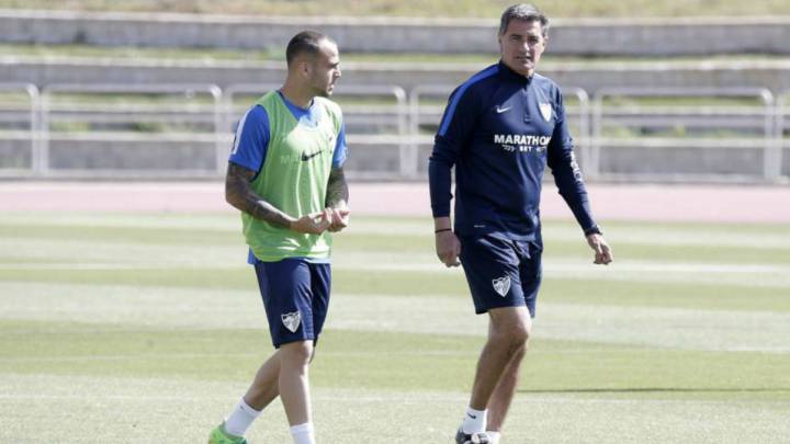 Míchel y Sandro Ramírez, en un entrenamiento del Málaga.