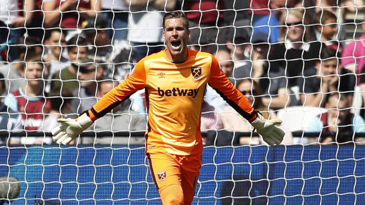 El West Ham renueva a Adrián y deja la puerta abierta a Arbeloa