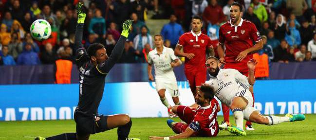 Carvajal marca el gol que le da al Madrid la Supercopa de Europa.