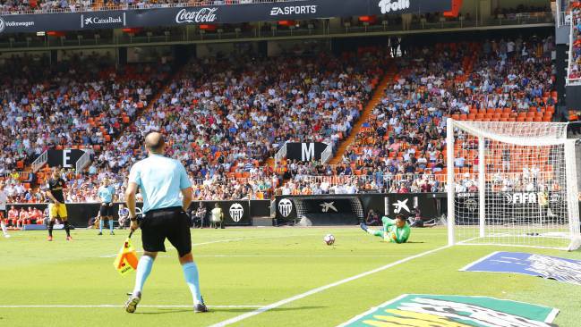 Penalti parado de Diego Alves.