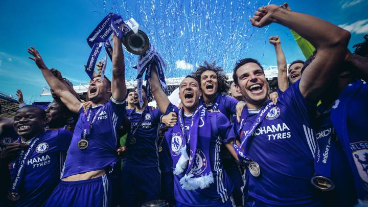 Los jugadores del Chelsea celebran el título.