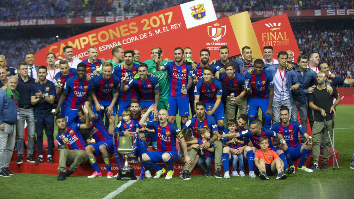 Los jugadores del Barcelona celebraron así la consecución de la Copa.