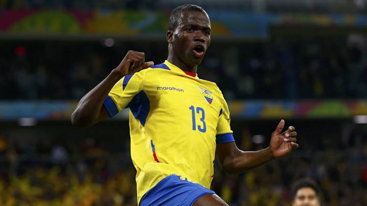 Enner Valencia celebra un gol con Ecuador.