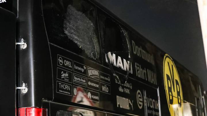Autobús del Borussia Dortmund tras el atentado.