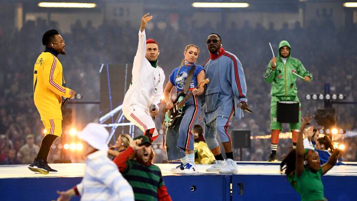 Black Eyed Peas abrió la final con música, luces y fuego