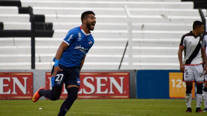 Rodrigo Aguirre celebra el 0-1 de Nacional ante Danubio.
