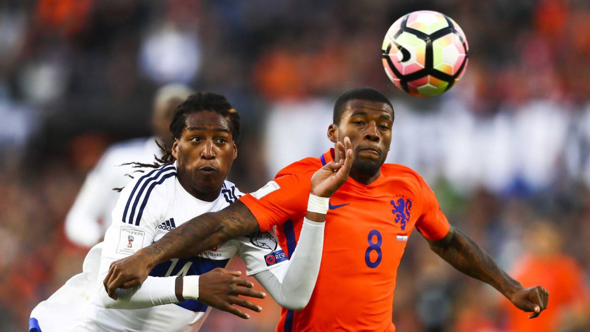Holanda toma aire en el regreso de Advocaat al banquillo oranje