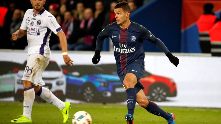 El Sevilla vuelve a interesarse por el delantero francés Hatem Ben Arfa, que le arrebató el PSG de Unai Emery el pasado verano. Saldría por seis millones.
