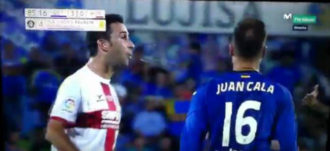 Íñigo López escupiendo a Juan Cala.