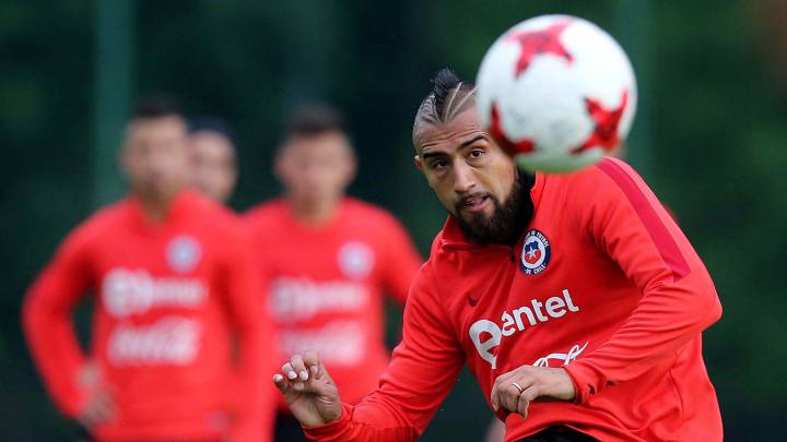 Vidal ensaya el disparo en el último entrenamiento.