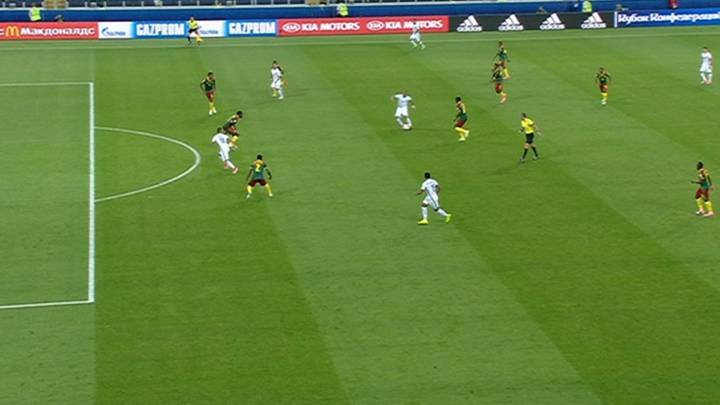 El VAR anuló un gol muy dudoso de Vargas en el descuento