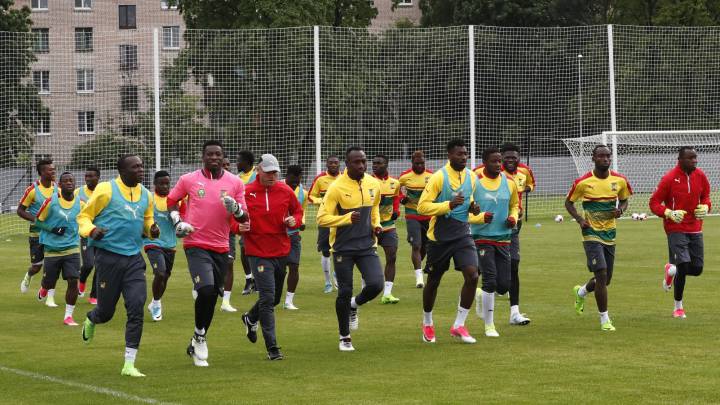 Los jugadres de la selección de Camerún durante el entrenamient