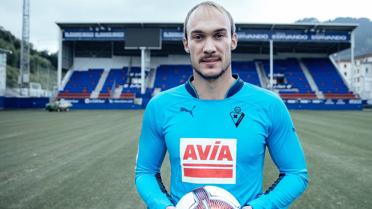 Oficial: Marko Dmitrovic, nuevo portero del Eibar