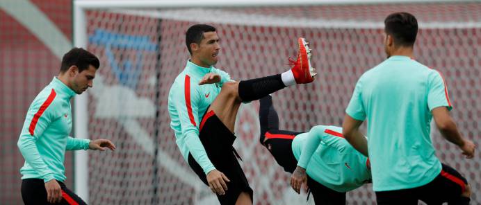 Portugal hizo ayer su último entrenamiento en Kazán antes de la esperada semifinal contra Chile.