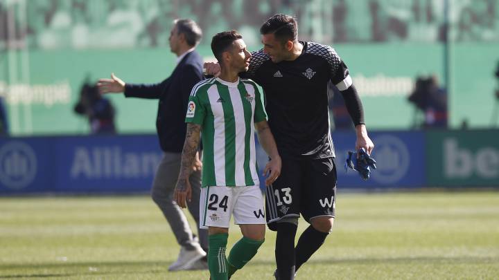 El Betis comienza a armar su plantilla con los fichajes de Sergio León, Antonio Barragán y Víctor Camarasa. El dinero que el Real Madrid pagaría por Dani Ceballos daría más opciones, pero hay dos grandes incógnitas: Rubén Castro y Antonio Adán, que han sido futbolistas fundamentales en las últimas temporadas.