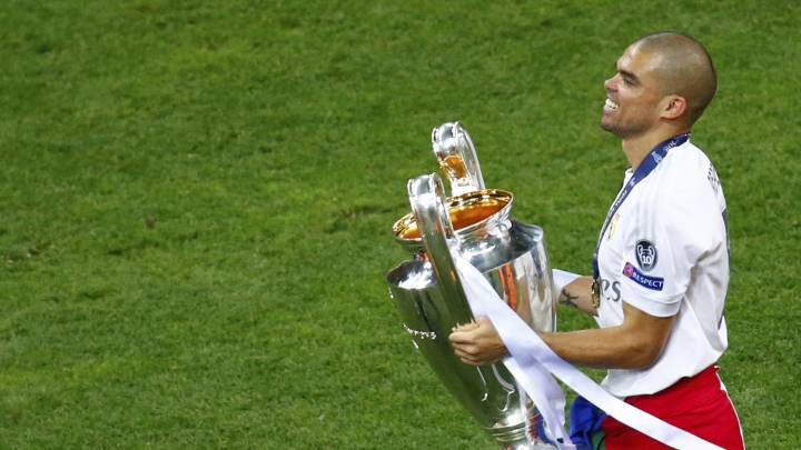 Pepe, con la Undécima Copa de Europa del Real Madrid.