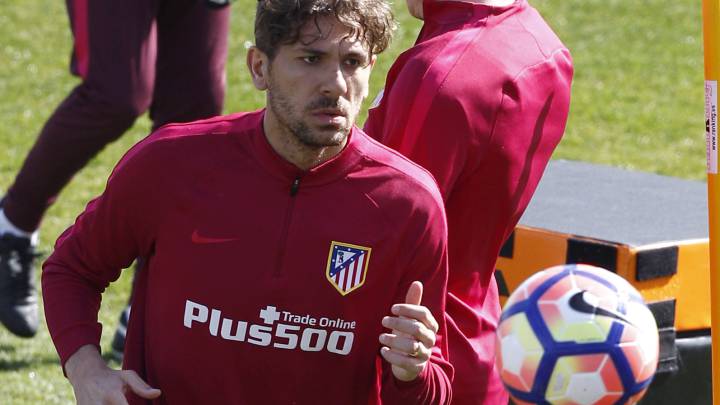 Cerci en un entrenamiento con el Atlético de Madrid