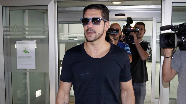 Simeone en el aeropuerto.
