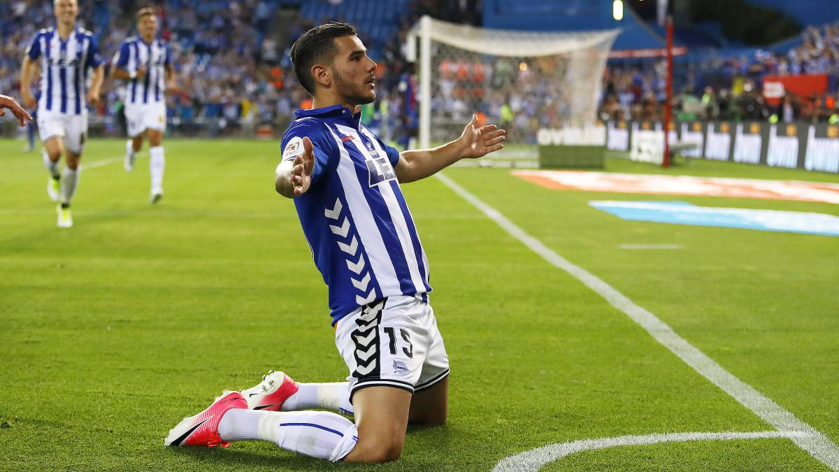 Theo Hernández celebra su gol en la Final de la Copa del Rey.