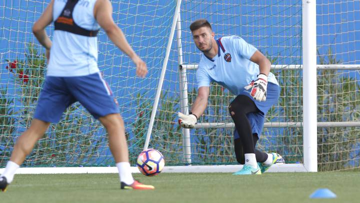 El Alcoyano se lleva a Ribelles y también quiere al meta Koke