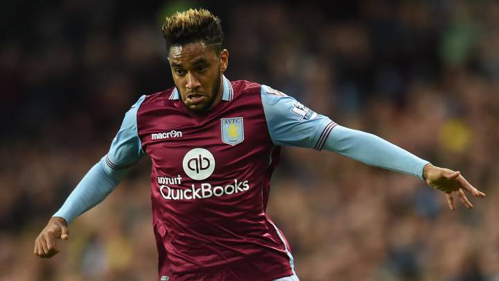 Amavi durante un partido con el Aston Villa.