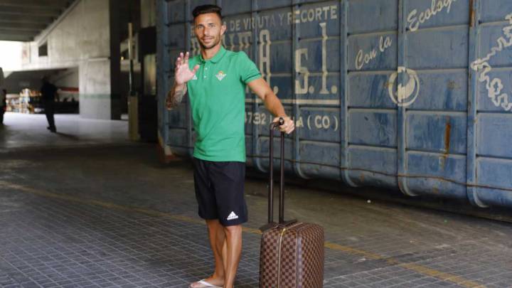 El delantero del Betis Rubén Castro se marcha cedido hasta diciembre a la Superliga China, al Guizhou de Gregorio Manzano. Depende de su futuro judicial.