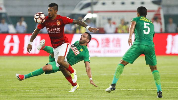 El centrocampista brasileño del Guangzhou Evergrande, Paulinho.