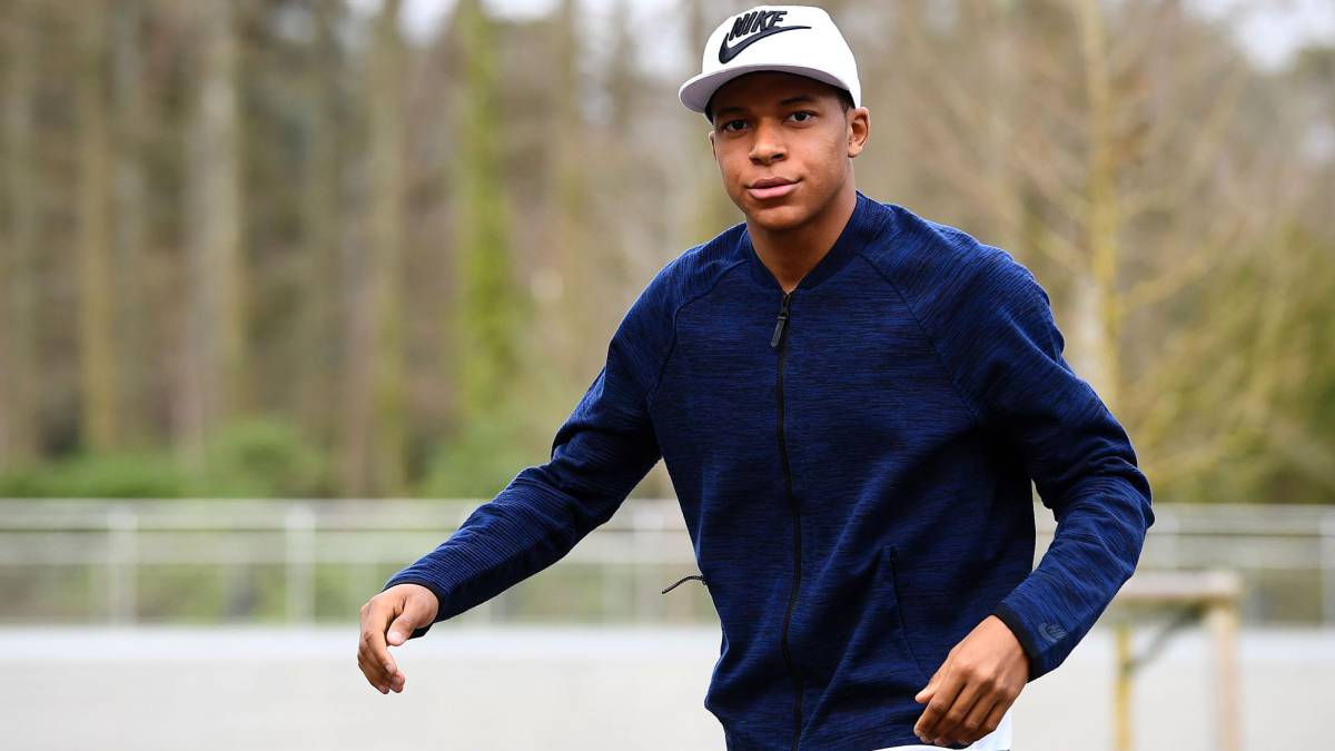 Kylian Mbappé se negó a firmar una camiseta de Real Madrid Kylian Mbappé se negó a firmar una camiseta de Real Madrid