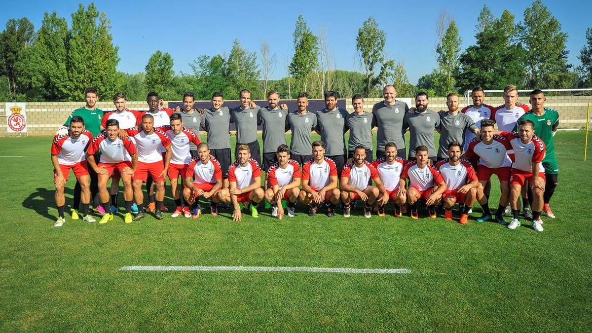 Foto de grupo de la Cultural Leonesa.