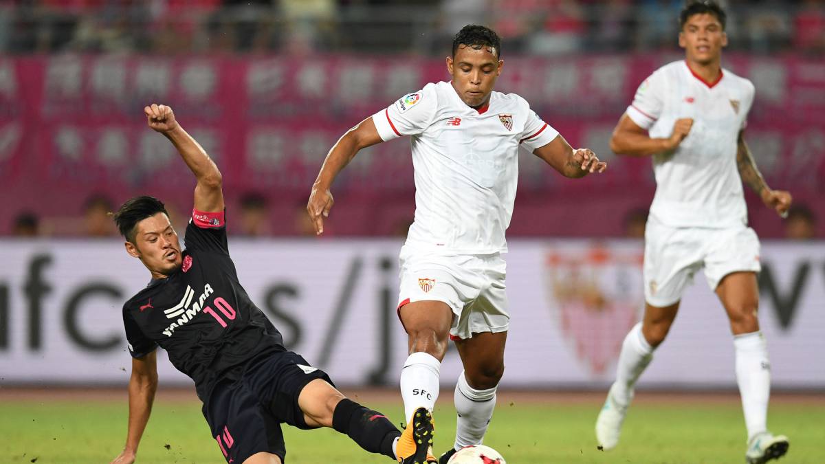 Luis Muriel ante el Cerezo Osaka.